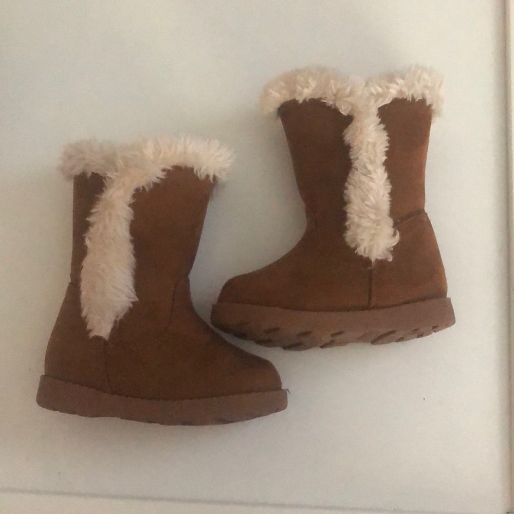 Toddler Girls' Fleece Fashion Boots - Cat & Jack™